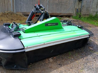 Bild 8:Frontmähwerk Deutz-Fahr KM 4.27 FS mit Entlastungsfedern