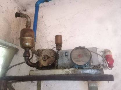 Bild 4:Komplette Alfa-Laval Rohrmelkanlage inkl. Leitungen