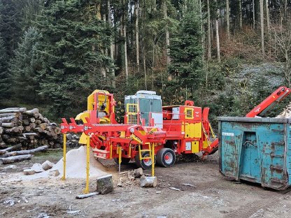 Bild 2:Lohnspalten mobil X-Spalter Brennholz