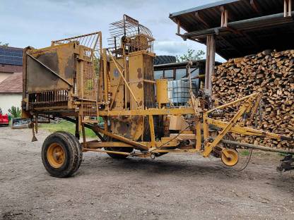 Bild 3:Kleine 5002 Zuckerrübenvollernter