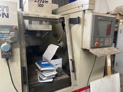 Bild 2:Cincinnati CNC Fräse