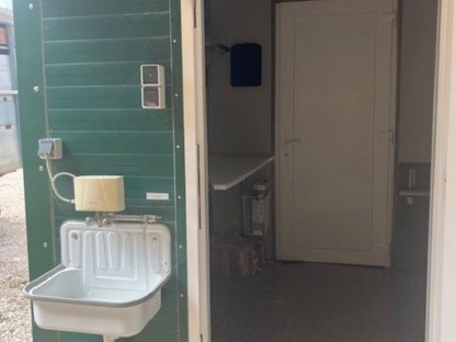 Bild 3:Unbenutzter Kühl- und Zerwirkcontainer