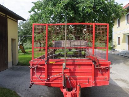 Bild 3:Pöttinger Miststreuer 4t