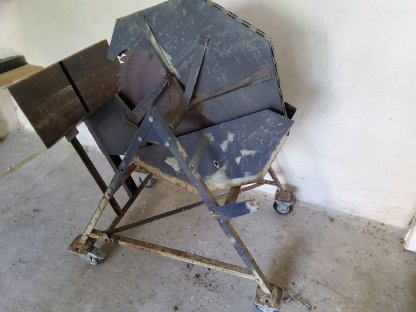 Bild 3:Kreissäge und Betonmischmaschine