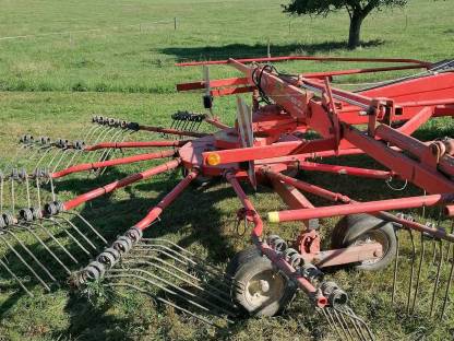 Bild 3:Kreiselschwader Seitenschwader Kuhn GA 4521 GM