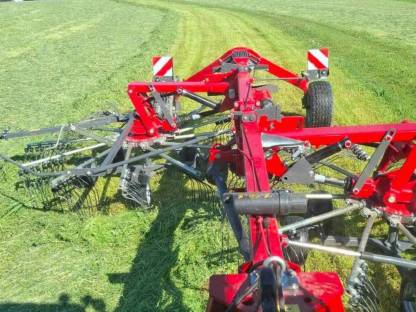 Bild 2:Mähen, Schwaden, Ackern, Grubbern, Silieren, Striegeln, Transport