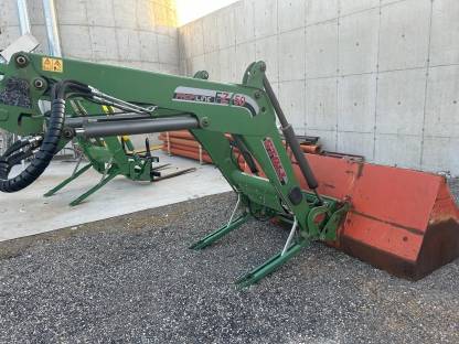 Bild 2:Stoll Frontlader FZ 50 Profiline Fendt Konsole