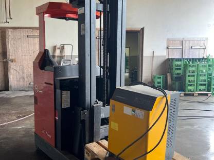 Bild 2:Schubmadtstapler