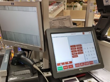 Bild 4:Waagen und Registrierkasse