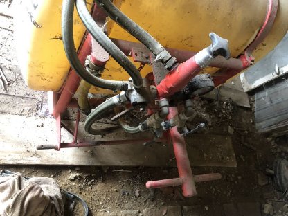 Bild 6:Feldspritze 300 l Fass ohne Pumpe