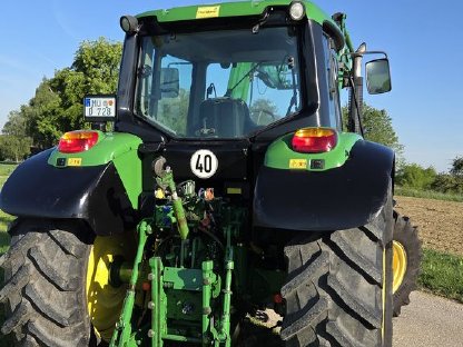 Bild 6:John Deere 6330 mit Frontlader 633