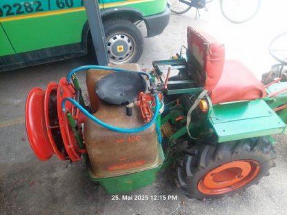 Bild 3:HOLDER Traktor A 15 Diesel Allrad mit Spritze