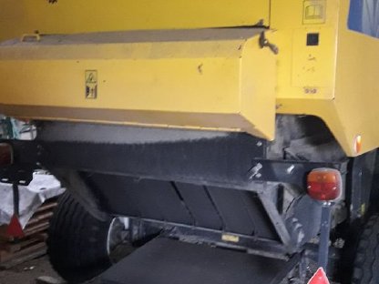 Rundballenpresse mit Raffer, New Holland BR750A