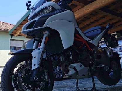 Bild 3:Fuhrpark muss leider wegen Platzmangel verkleinert werden. Ducati Multistrada 1200 S DVT Pikes Peak