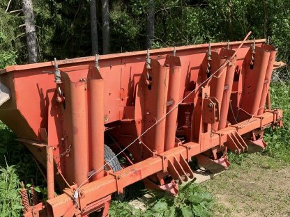 Bild 2:Remprodex 4-reihige automatische Kartoffel-Legemaschine