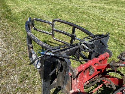 Bild 4:Ballenzange, Rundballenzange Bressel und Lade B30