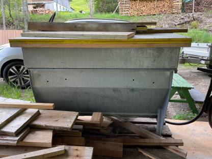 Bild 2:Walzenstreuer, Splittstreuer