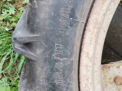 Bild 3:Zwillingsreifen 12.4/11-36