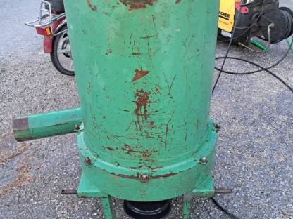 Bild 3:Voran Stroh-Häcksler