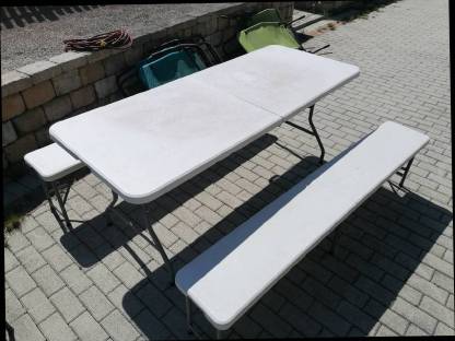 Bild 3:Klapptisch, Klappbänke