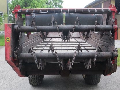 Bild 6:Pöttinger Miststreuer 4t