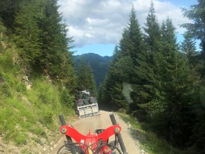 Bild 5:Wegesanierung, Erdbau und Lohnunternehmen