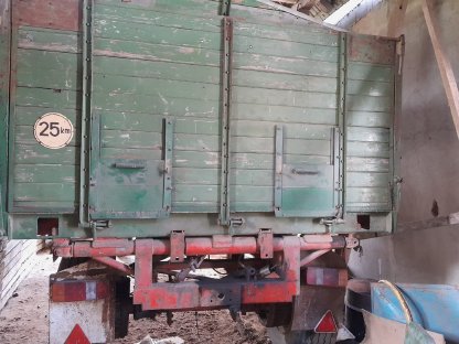 Bild 2:Zweiachsdreiseitenkipper