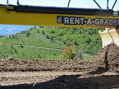 Bild 4:RENT A GRADER: Anhänger Grader von THOMAS HOLZER