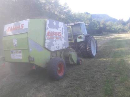 Bild 2:Biete Rundballenpressen und Wickeln an!