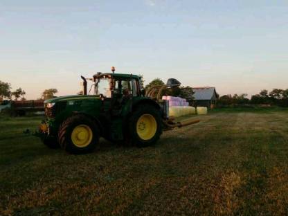 Bild 2:Ballen pressen inkl. wickeln, Grasmähen