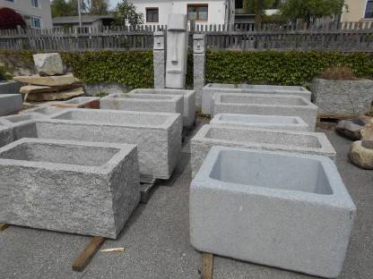 Bild 2:Granit-Trog Ursch, Blumen-Wassertrog, Wasserbecken Grander