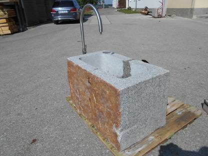 Bild 4:Granit-Trog Ursch, Blumen-Wassertrog, Wasserbecken Grander