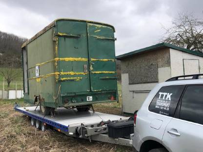 Bild 3:Transporte aller Art