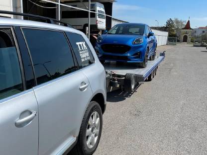 Bild 4:Transporte aller Art