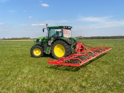 Bild 8:Rundballen Pressen & Grünlandernte