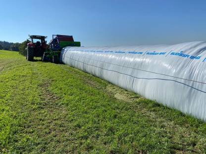 Bild 2:Siloschlauchpressen mit Agrarservice Strasser