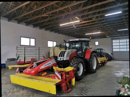 Bild 2:Lohnmähen mit 10m Arbeitsbreite und Reifendruckregelsystem