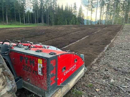 Bild 4:Fräs- und Rekultivierungsarbeiten