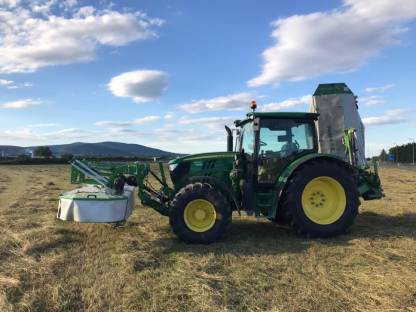 Bild 3:Rundballen Pressen & Grünlandernte