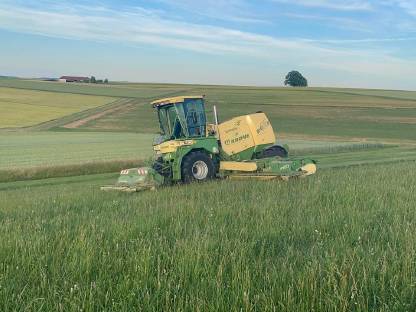 Bild 3:Mähen /Mulchen