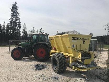 Bild 2:Kalkung und Düngung