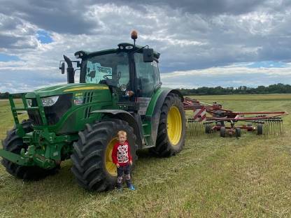 Bild 6:Rundballen Pressen & Grünlandernte