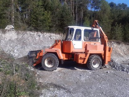 Bild 4:Baggerlader Schaeff
