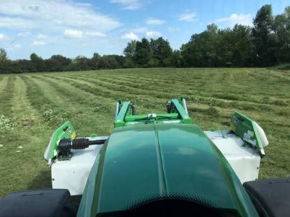 Bild 4:Rundballen Pressen & Grünlandernte