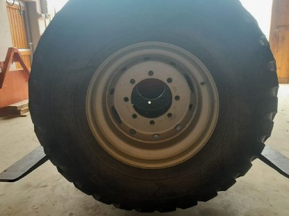 Bild 2:Reifen 550/60/22,5