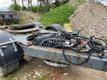 Bild 3:Dolliachse mit Hydraulikversorgung