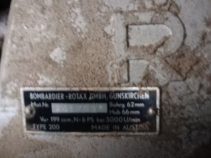 Bild 2:Suche Vergeaser rotax Typ200