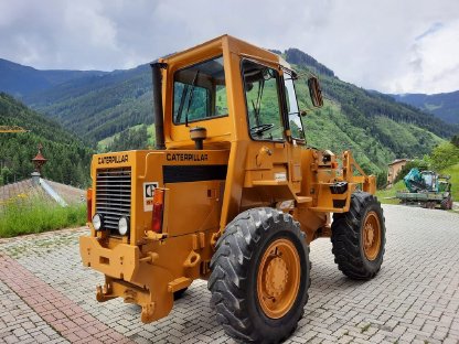 Bild 2:Radlader CAT 910