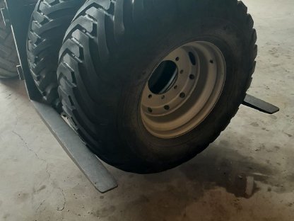 Bild 3:Reifen 550/60/22,5