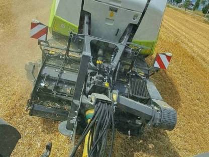 Bild 2:Quaderballen pressen - 51 Messer und Vorbauhäcksler